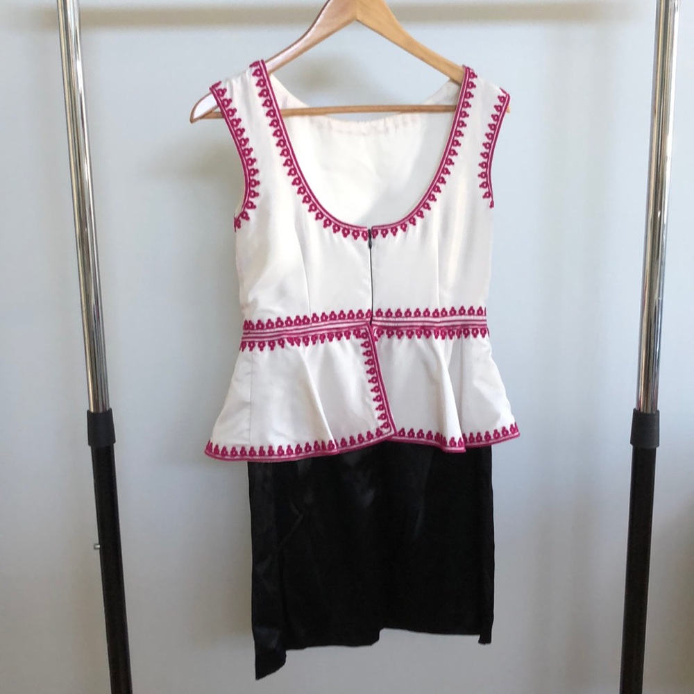 Dress - Picture 3 of 4
